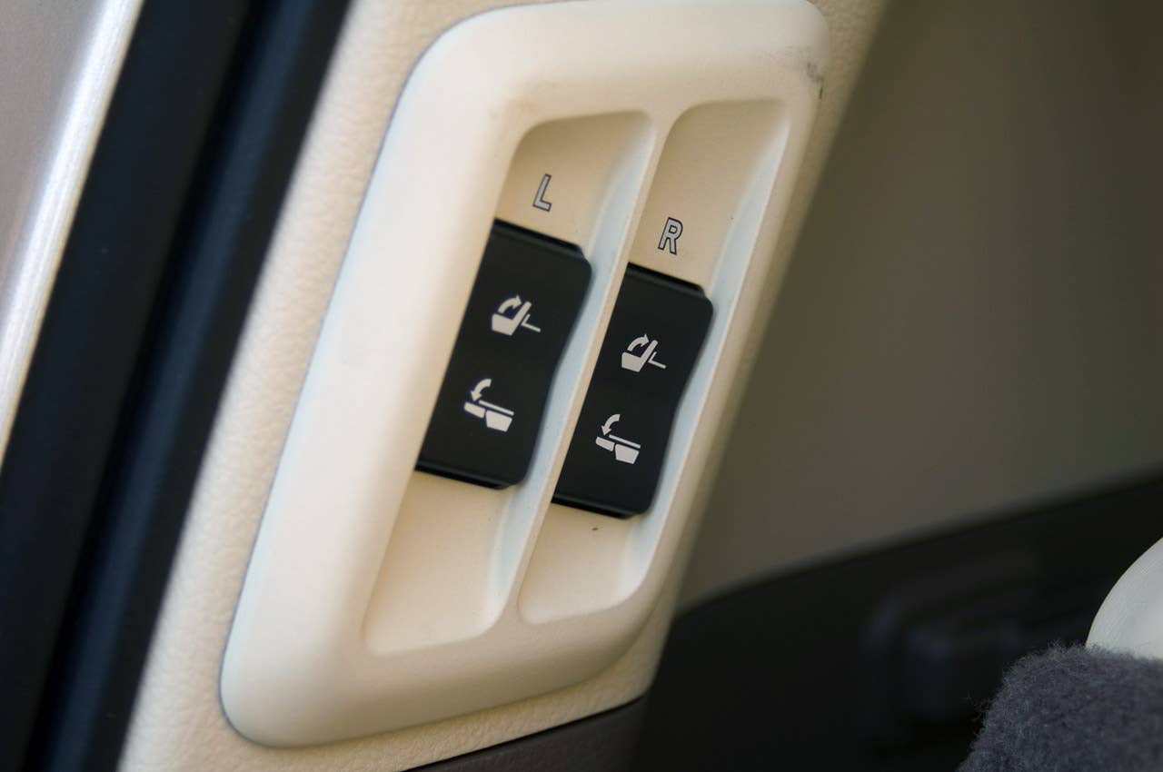 2011 Lexus GX 460 seat controls