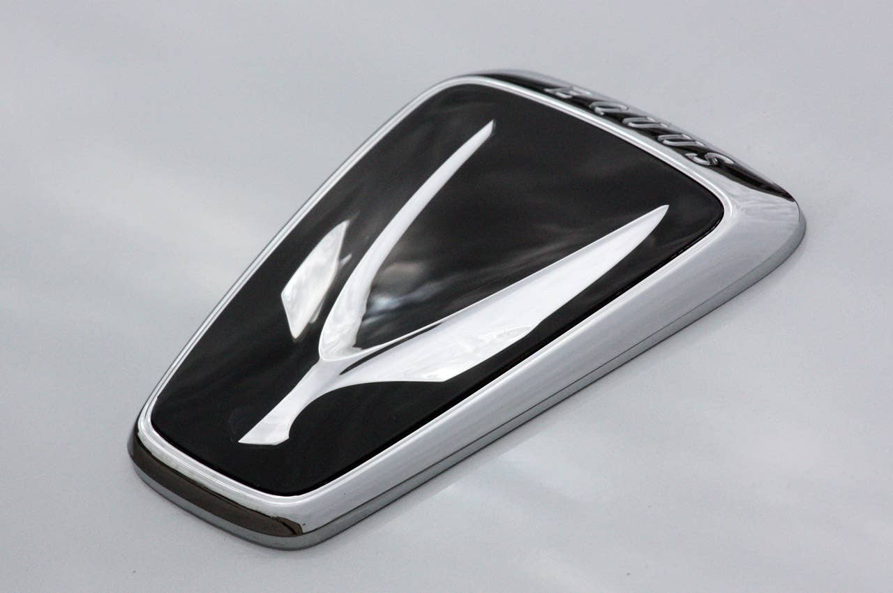 2011 Hyundai Equus Ultimate badge