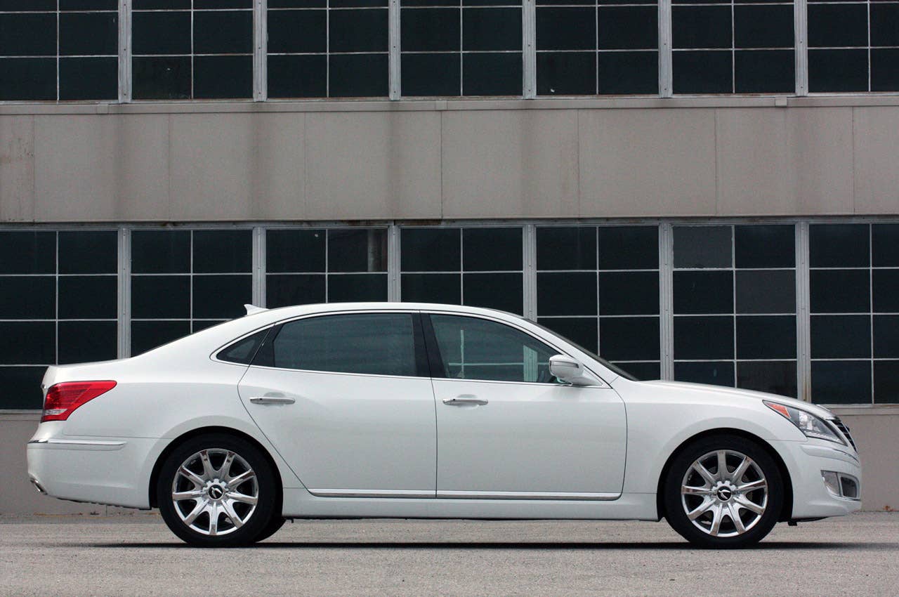 2011 Hyundai Equus Ultimate side view