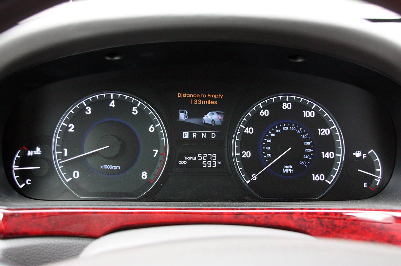 2011 Hyundai Equus Ultimate gauges