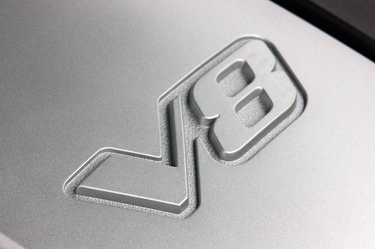 2011 Hyundai Equus Ultimate engine detail