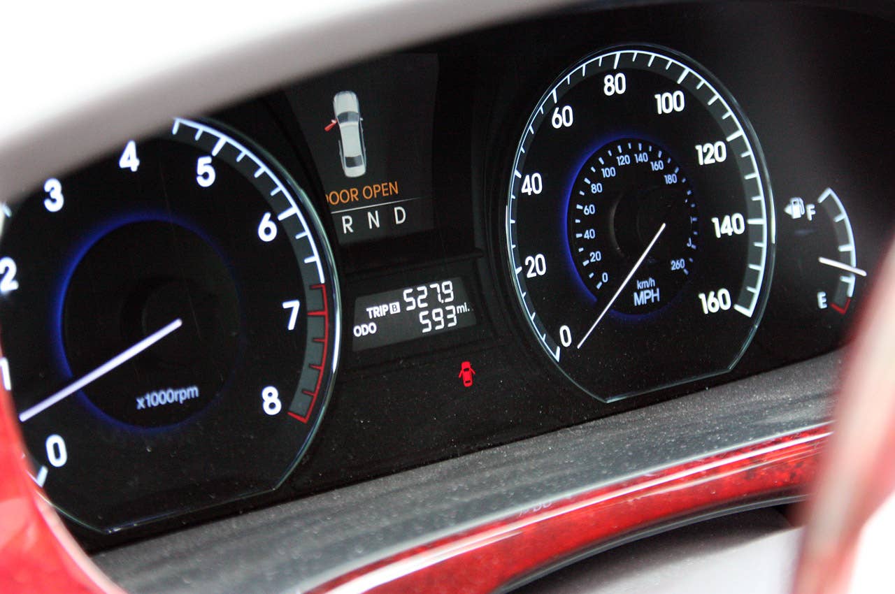 2011 Hyundai Equus Ultimate gauges