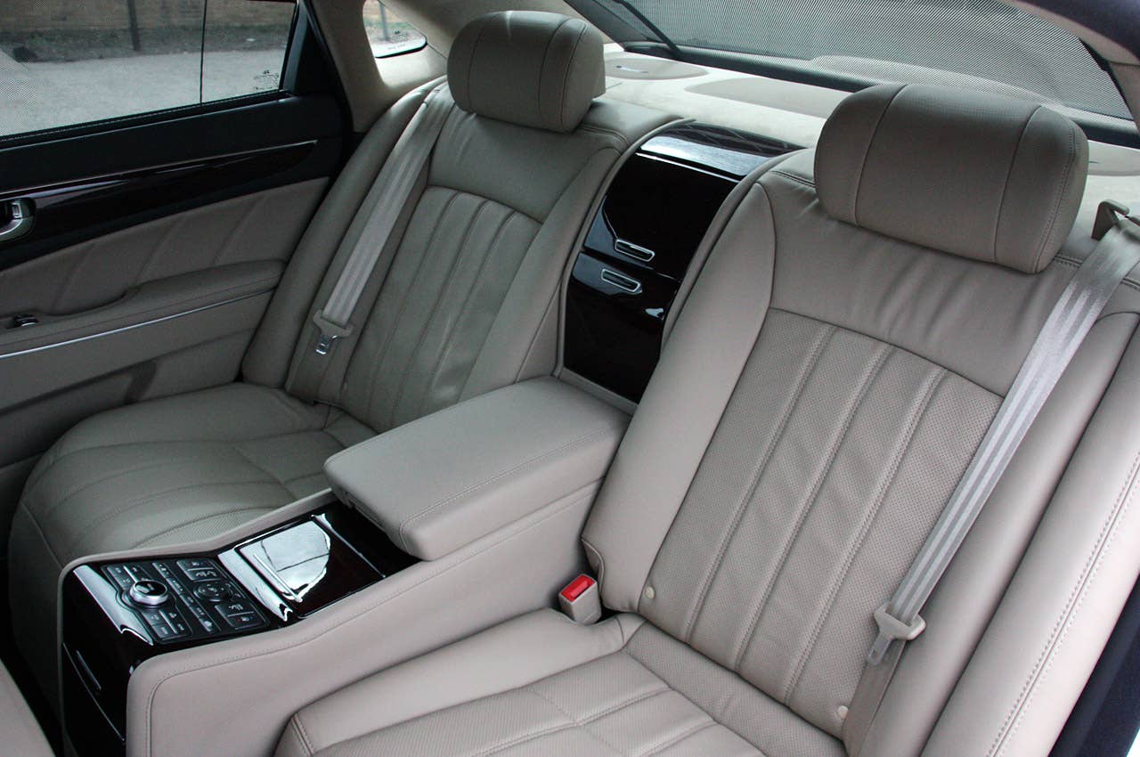 2011 Hyundai Equus Ultimate rear seats