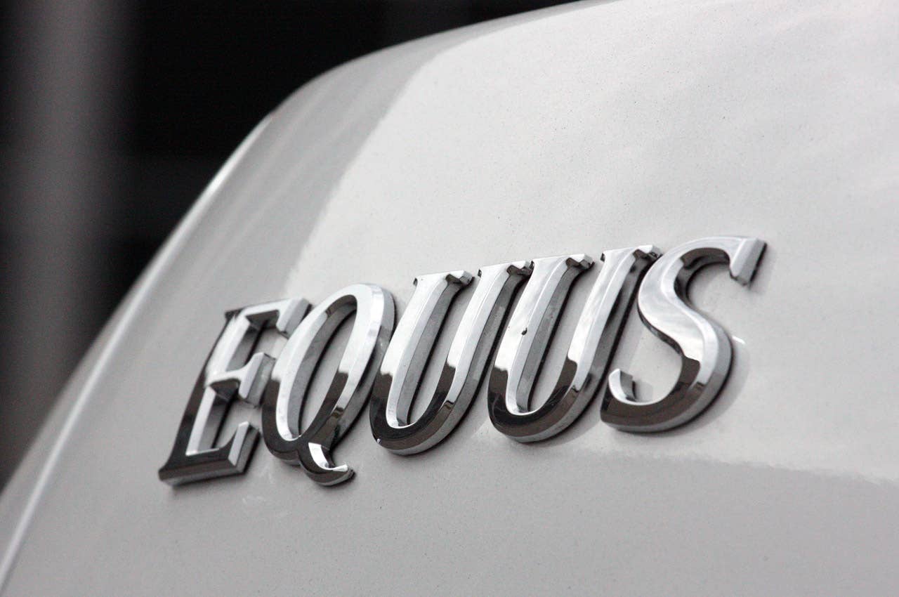 2011 Hyundai Equus Ultimate badge