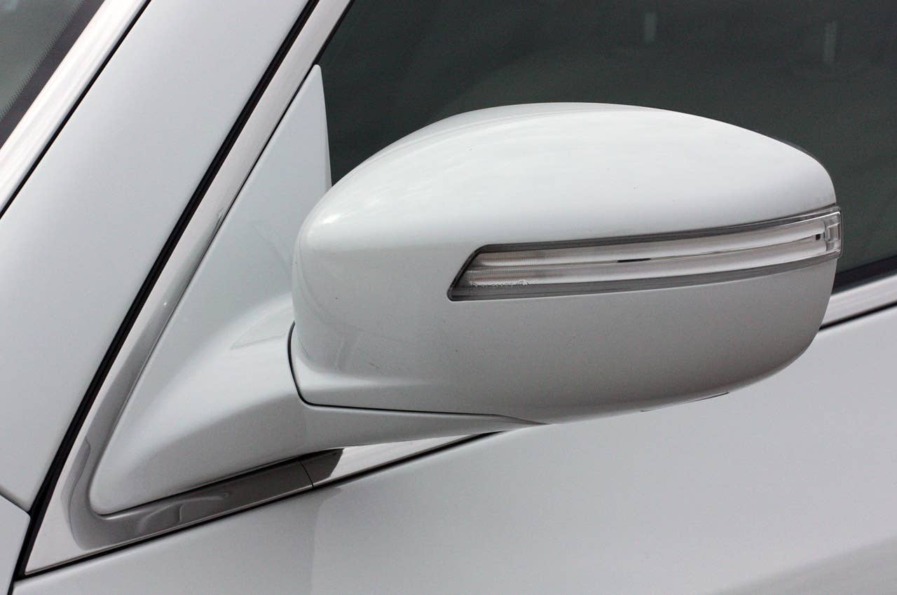2011 Hyundai Equus Ultimate side mirror