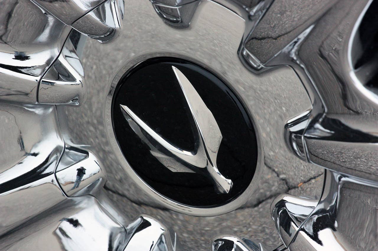 2011 Hyundai Equus Ultimate wheel detail