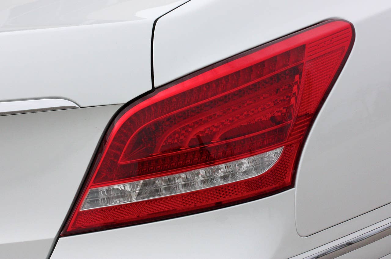 2011 Hyundai Equus Ultimate taillight