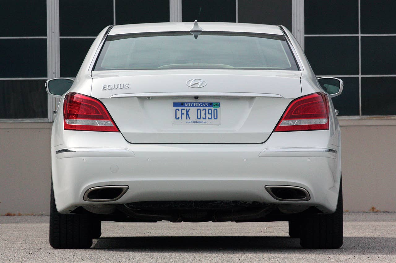 2011 Hyundai Equus Ultimate rear view