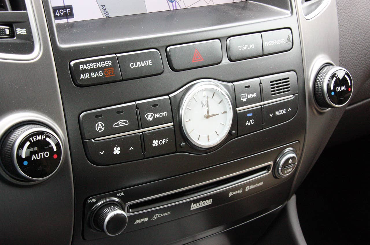 2011 Hyundai Equus Ultimate climate controls