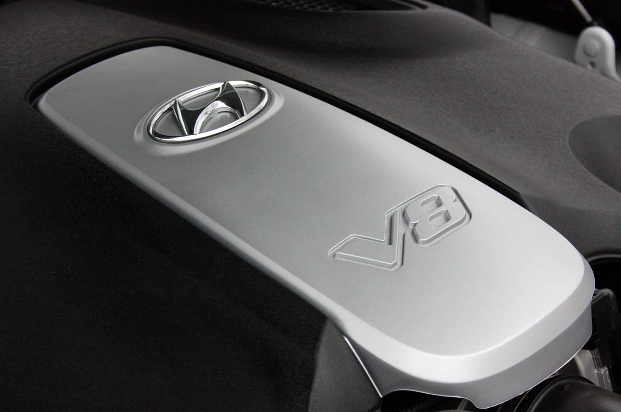 2011 Hyundai Equus Ultimate engine detail