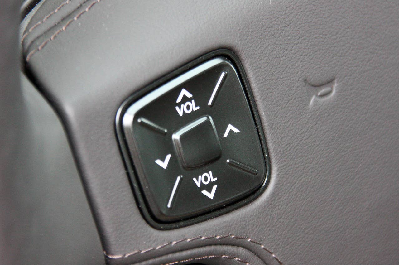 2011 Hyundai Equus Ultimate steering wheel controls