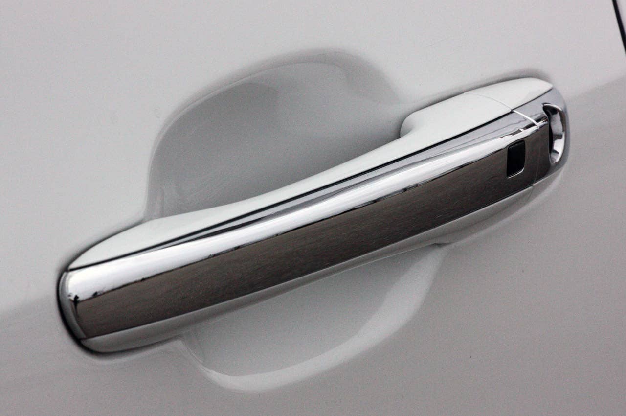 2011 Hyundai Equus Ultimate door handle
