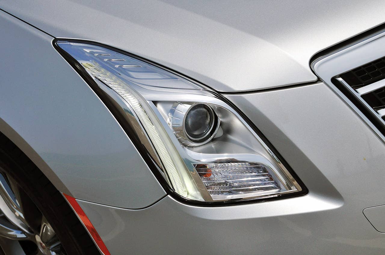2013 Cadillac XTS headlight
