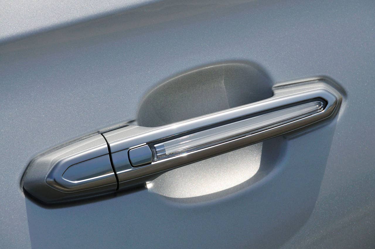 2013 Cadillac XTS door handle