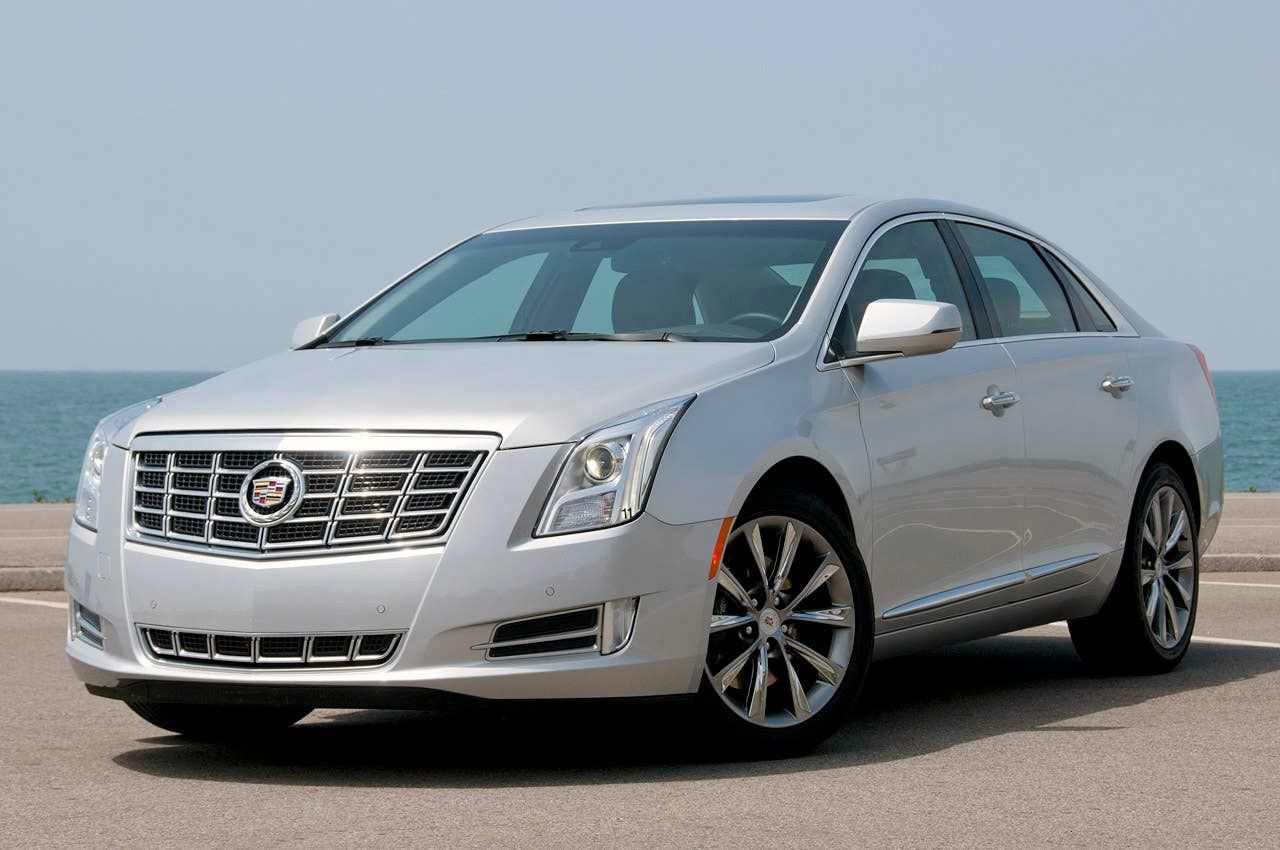 2013 Cadillac XTS front 3/4 view