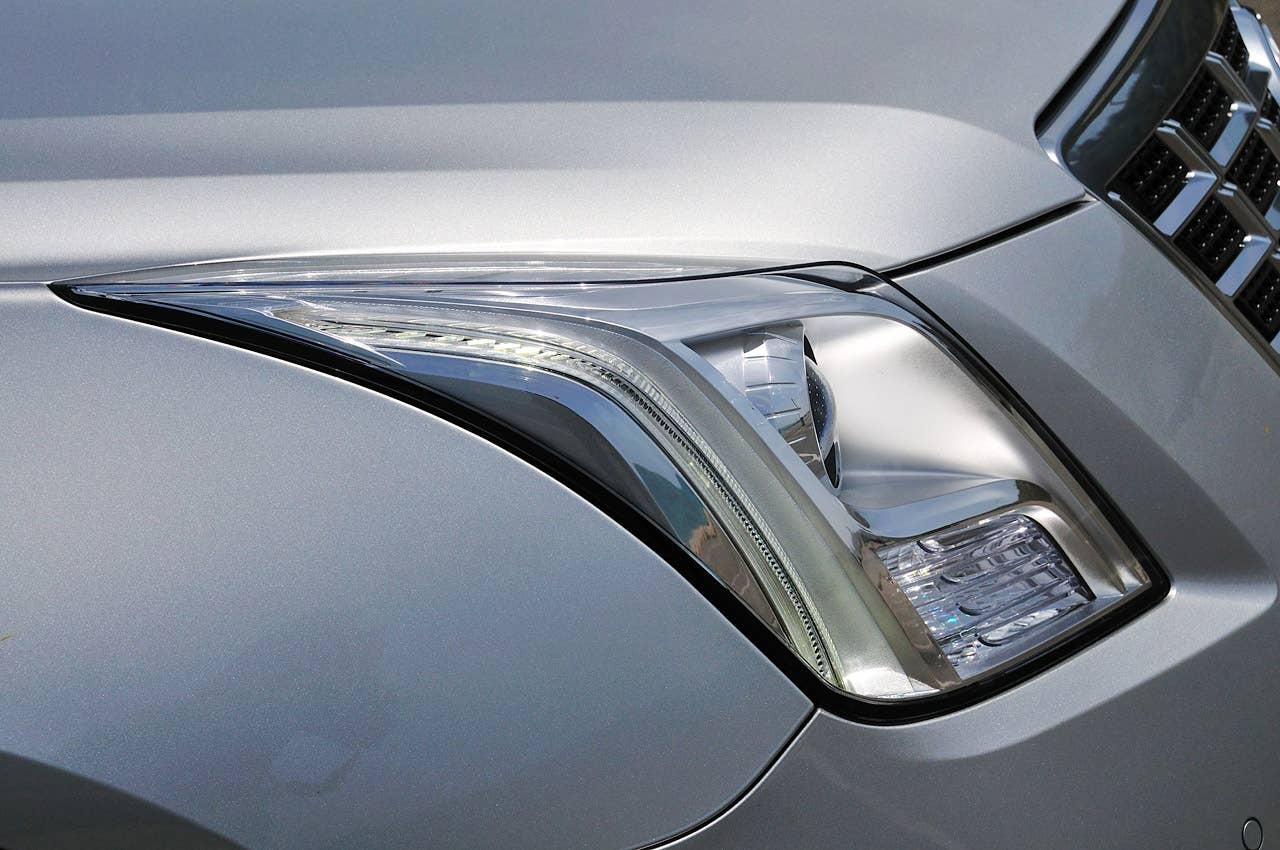2013 Cadillac XTS headlight