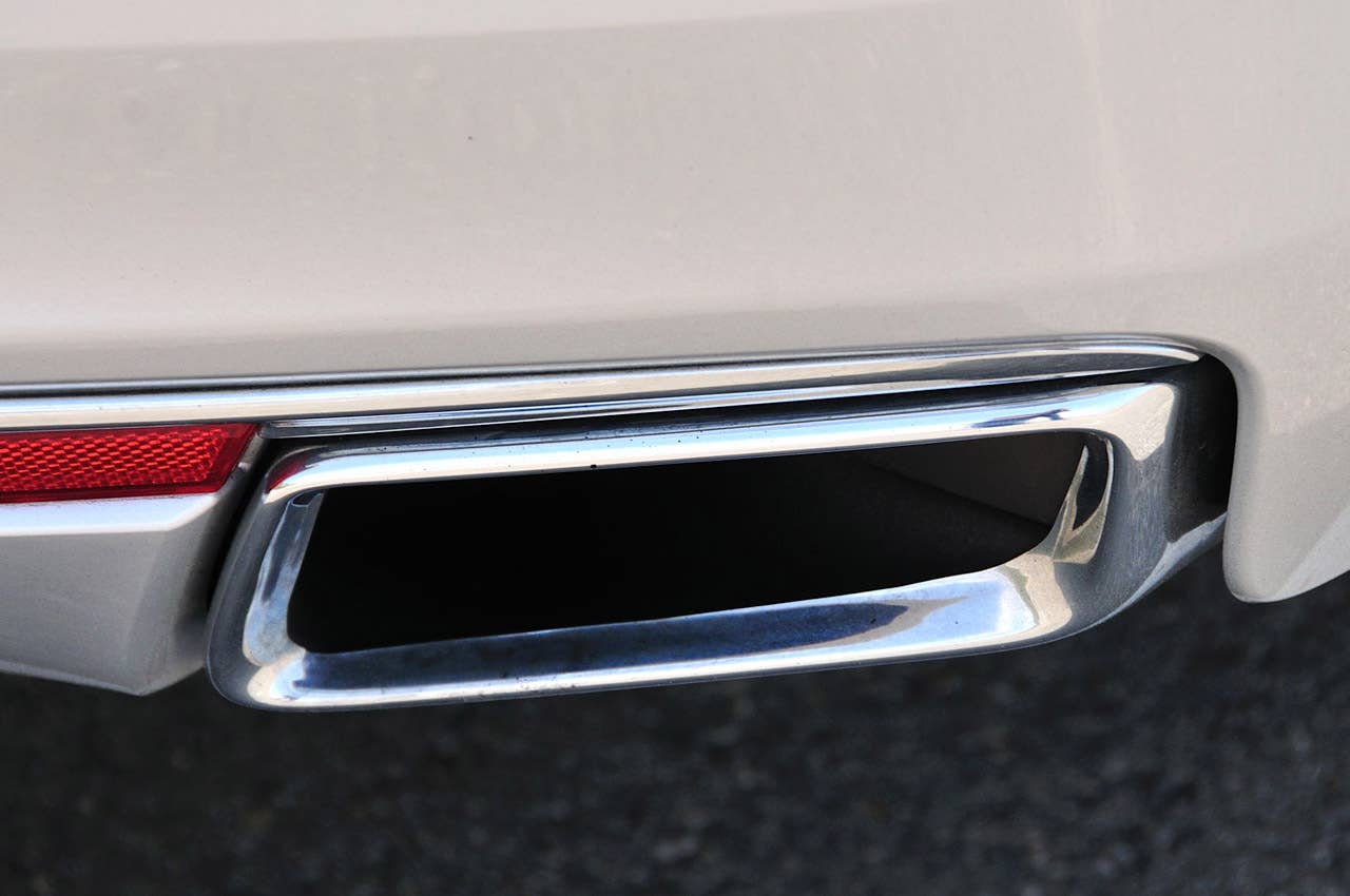 2013 Cadillac XTS exhaust tip