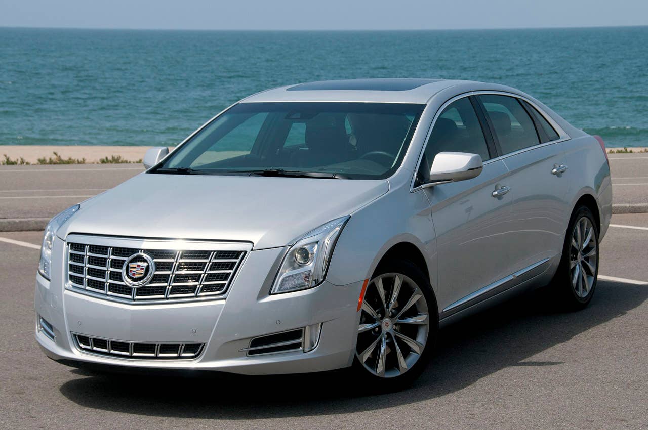 2013 Cadillac XTS front 3/4 view