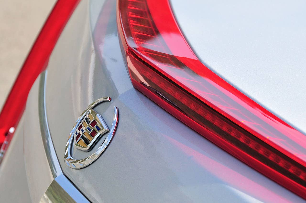 2013 Cadillac XTS taillight