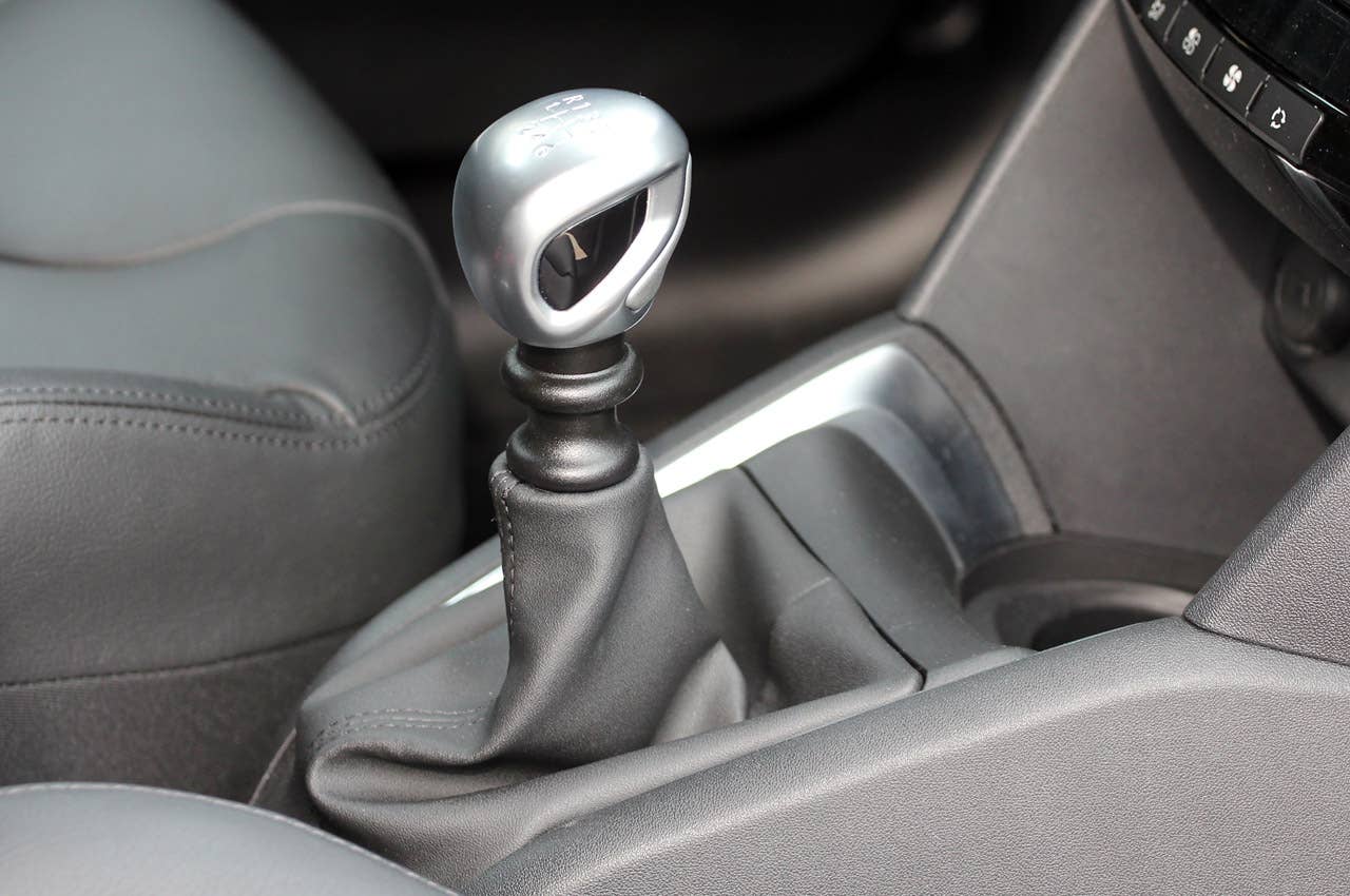 2012 Peugeot 208 shifter