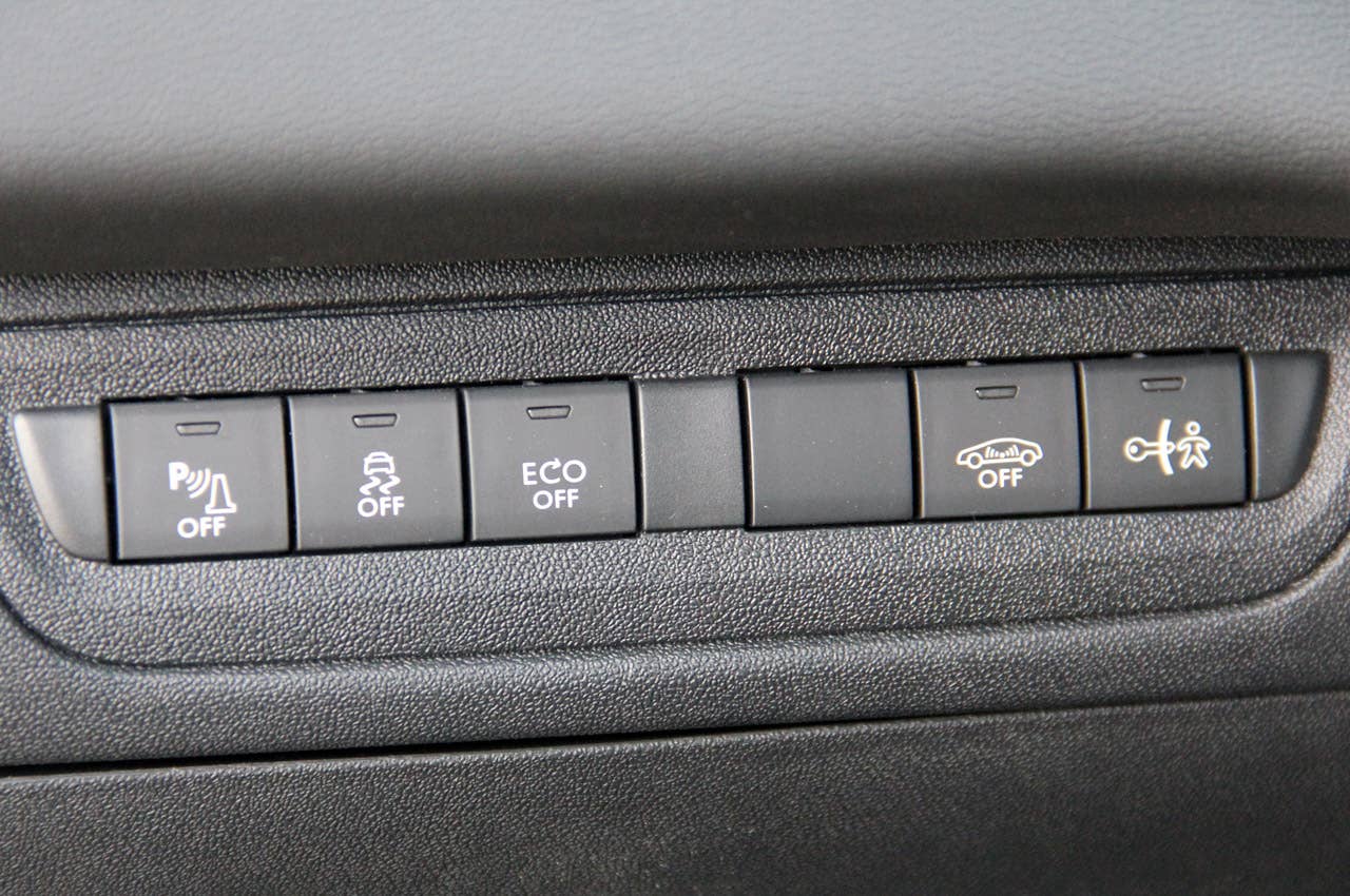 2012 Peugeot 208 dash controls
