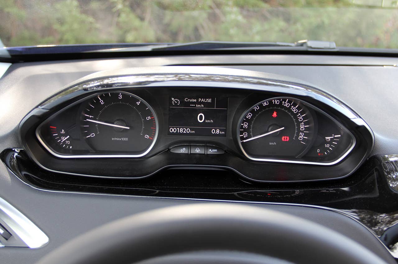 2012 Peugeot 208 gauges