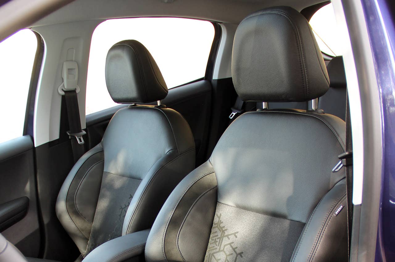 2012 Peugeot 208 front seats