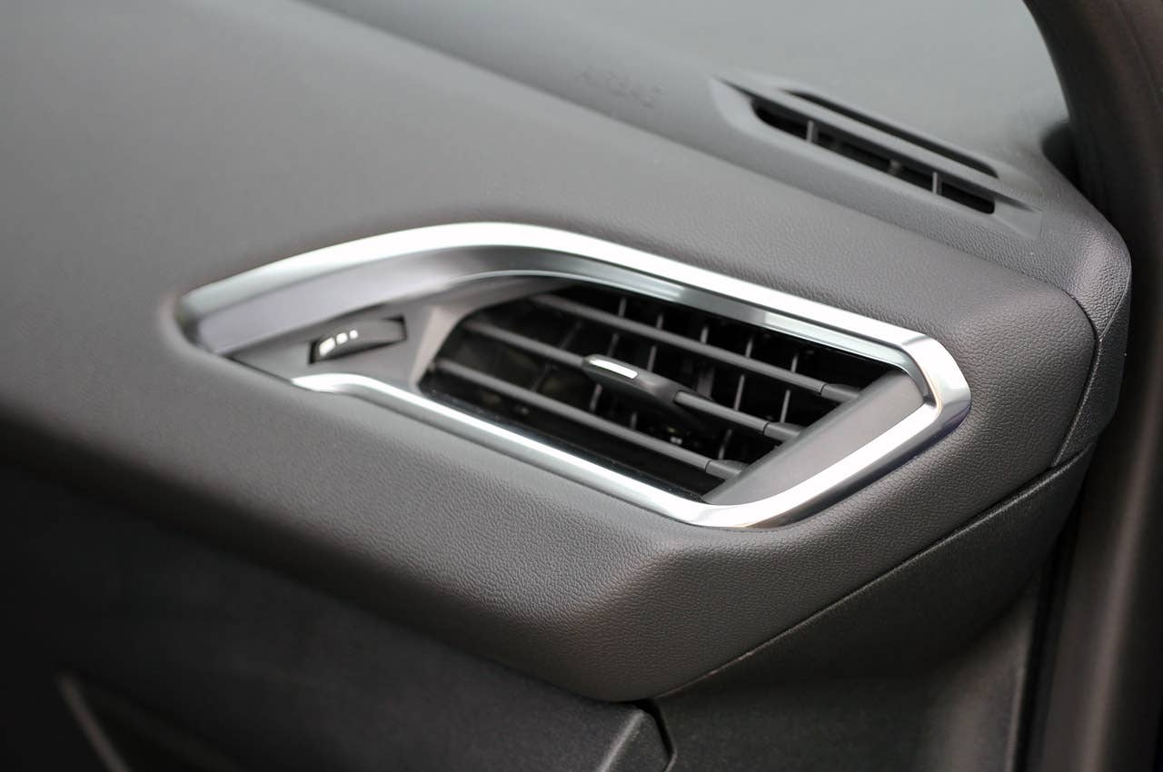 2012 Peugeot 208 dash vent