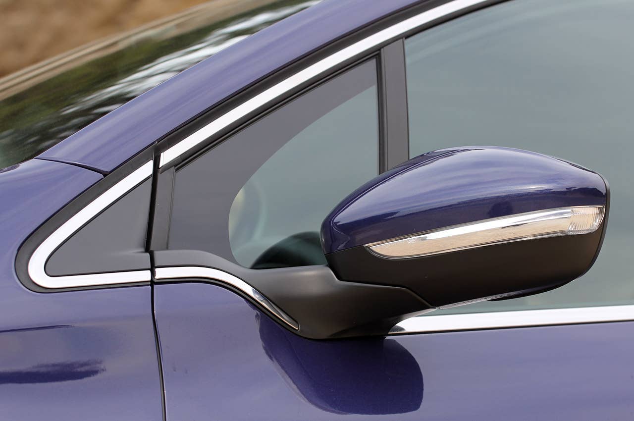 2012 Peugeot 208 side mirror