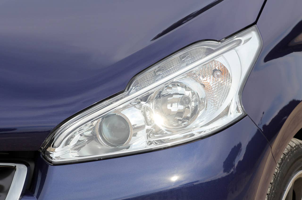 2012 Peugeot 208 headlight
