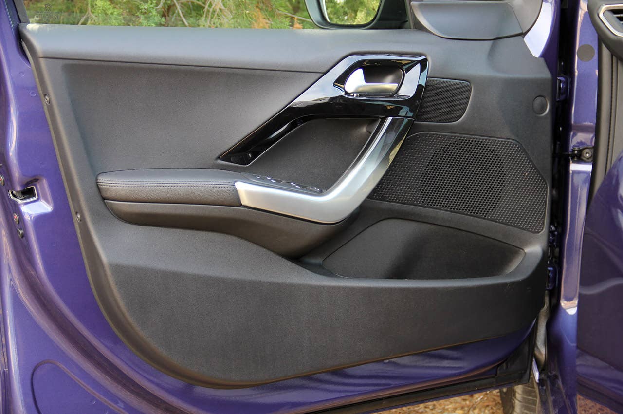 2012 Peugeot 208 door
