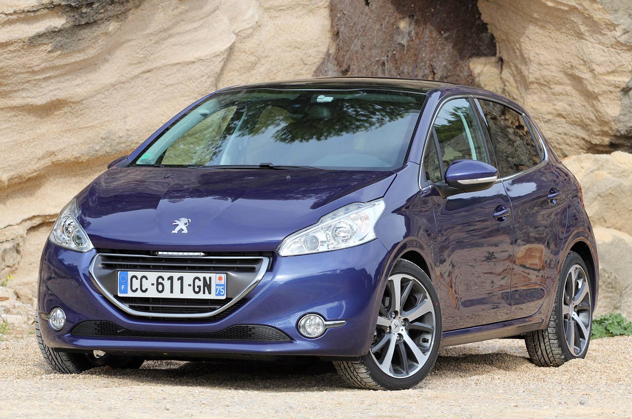 2012 Peugeot 208 front 3/4 view