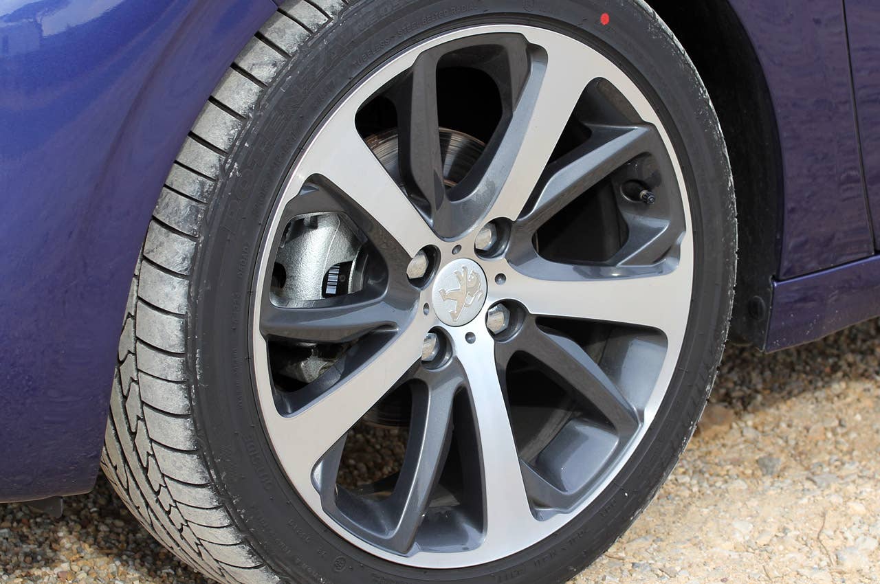 2012 Peugeot 208 wheel