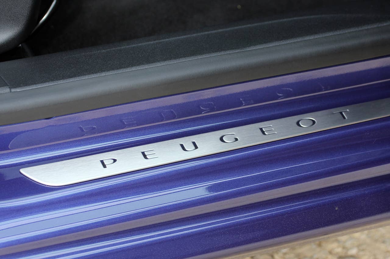 2012 Peugeot 208 sill plate