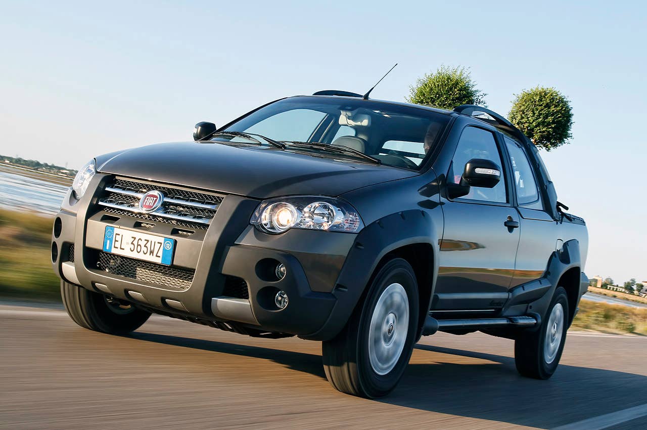 2013 Fiat Strada driving