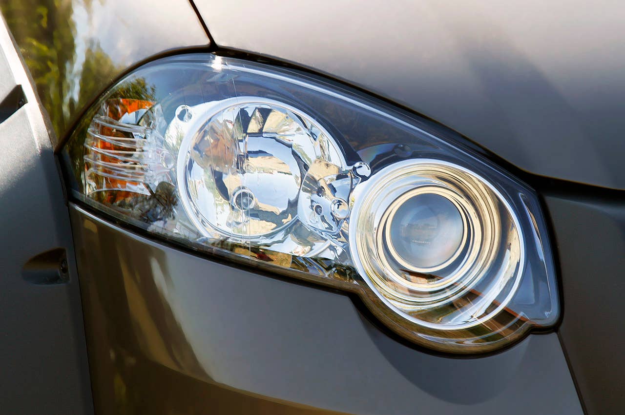 2013 Fiat Strada headlight