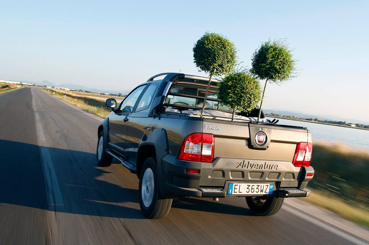 2013 Fiat Strada driving
