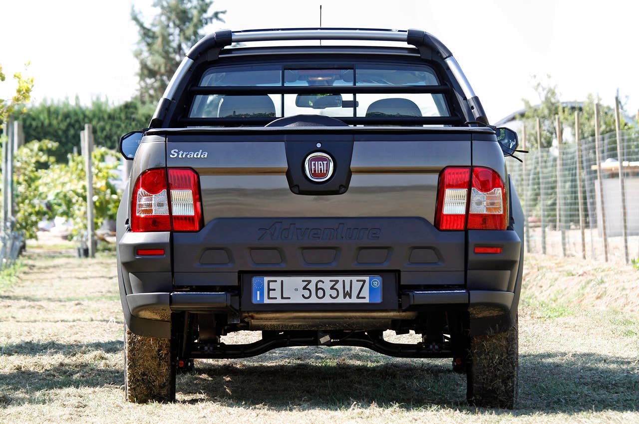 2013 Fiat Strada rear view