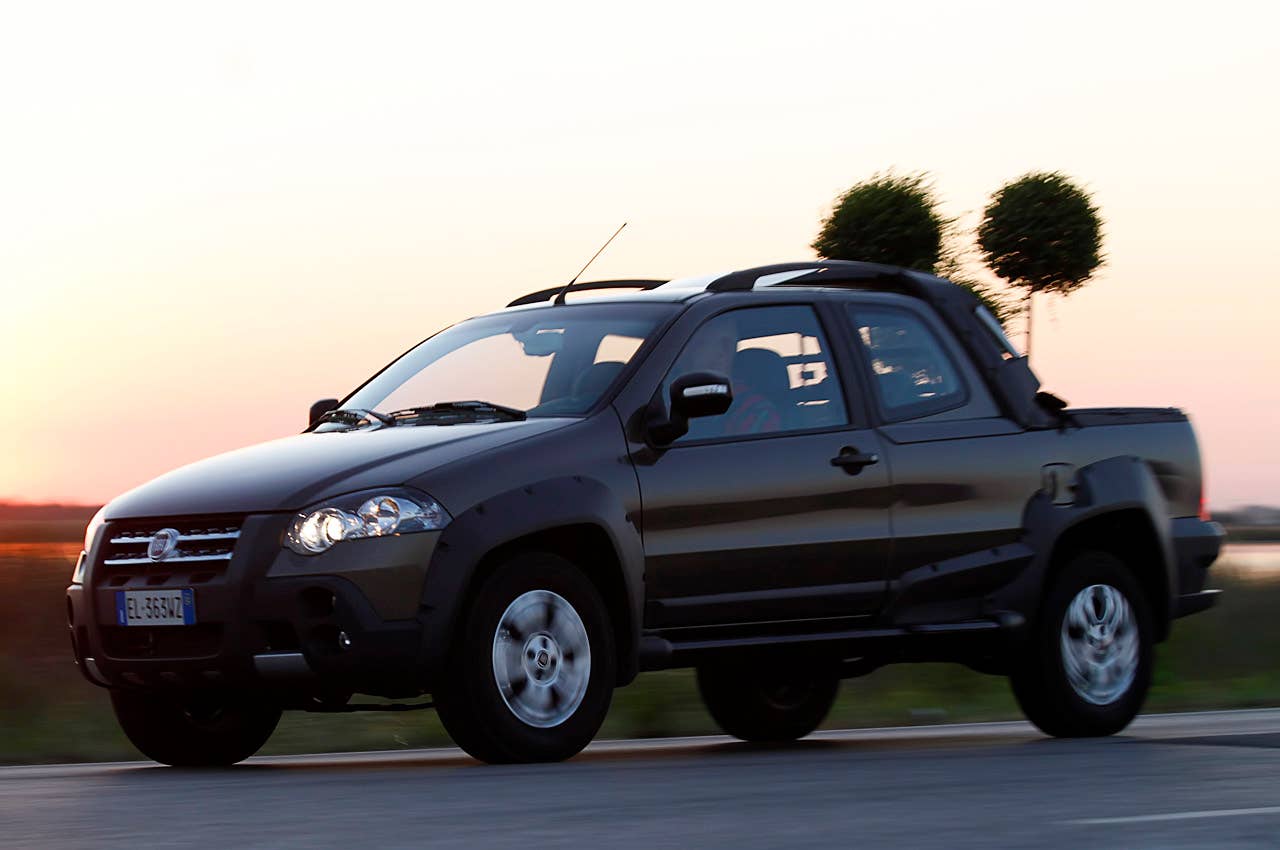 2013 Fiat Strada driving