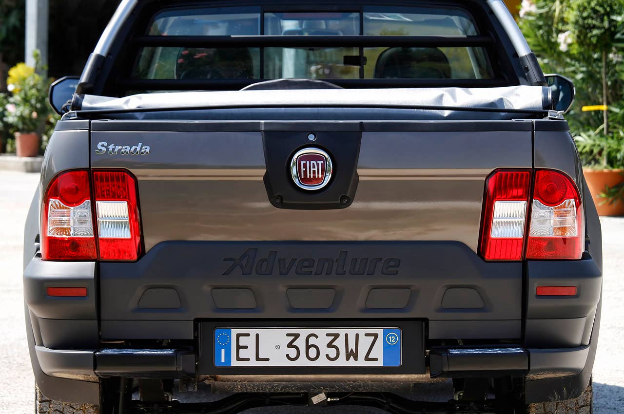 2013 Fiat Strada rear detail