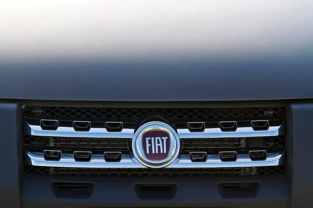 2013 Fiat Strada grille