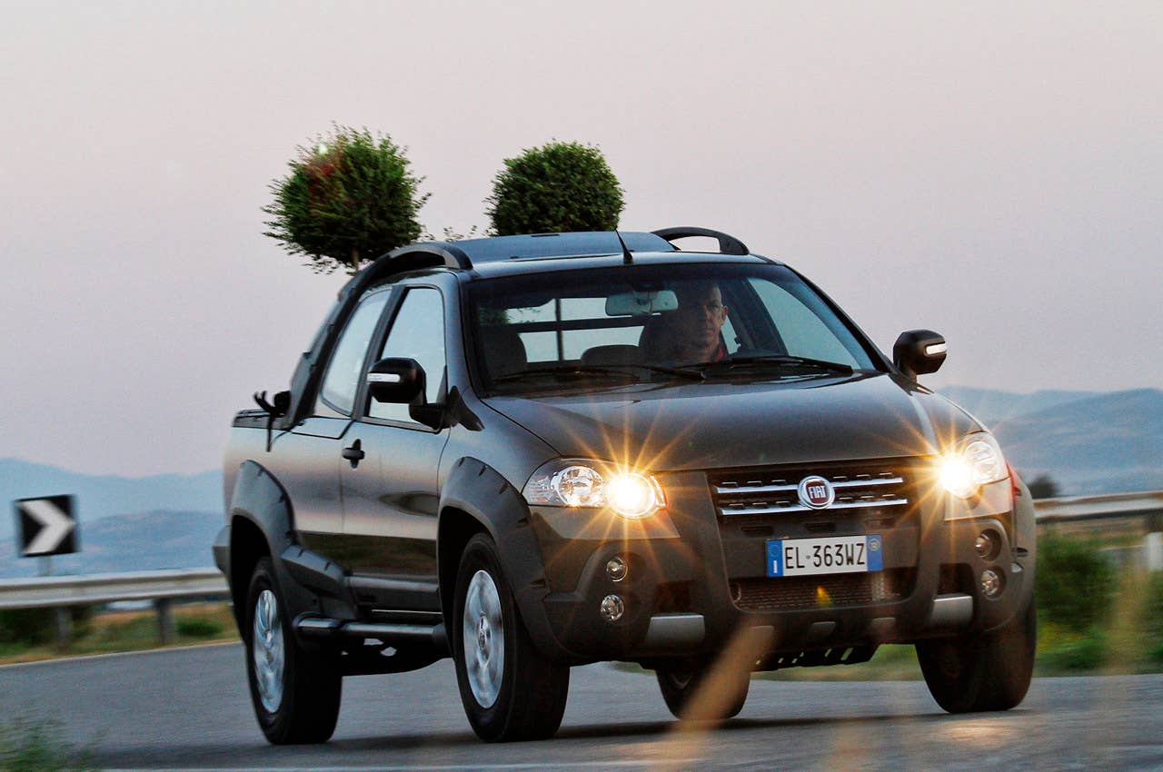 2013 Fiat Strada driving