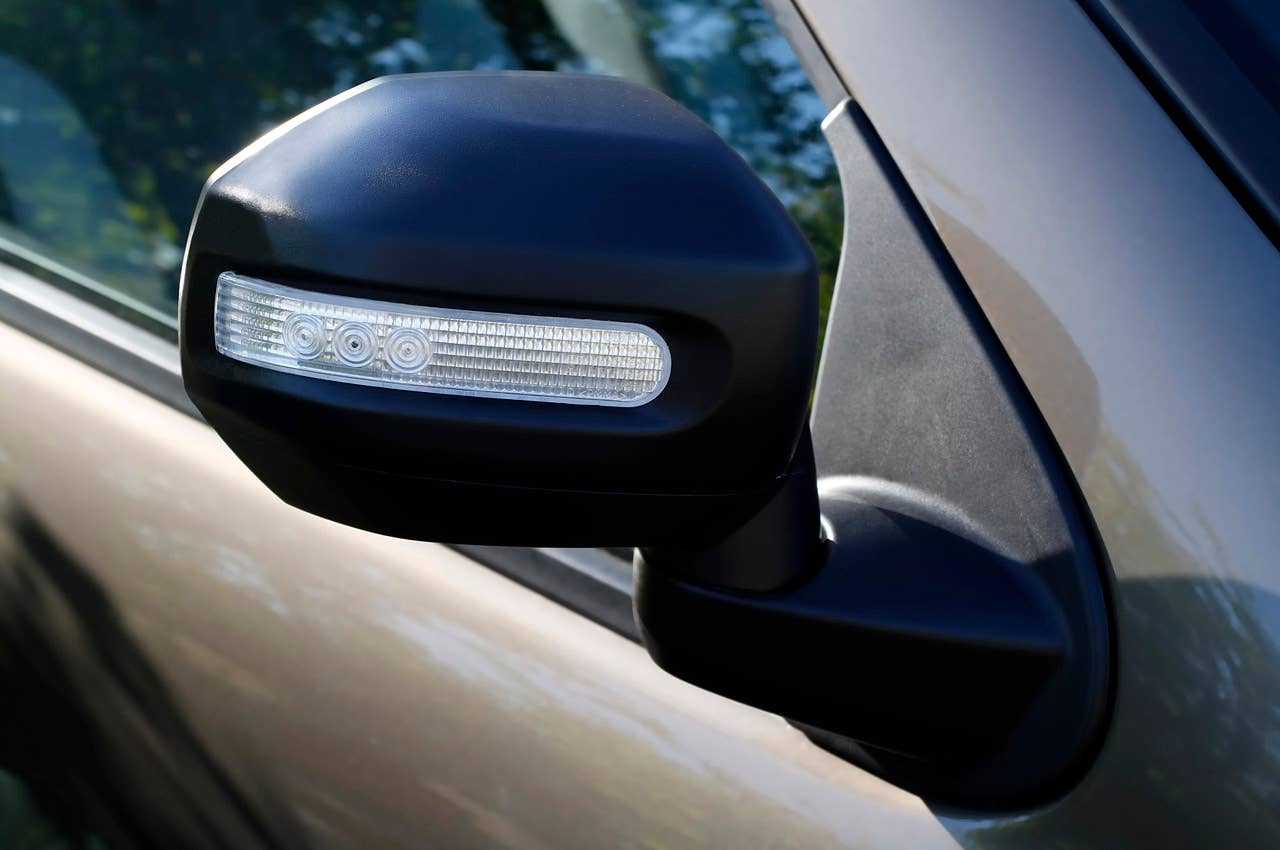 2013 Fiat Strada side mirror