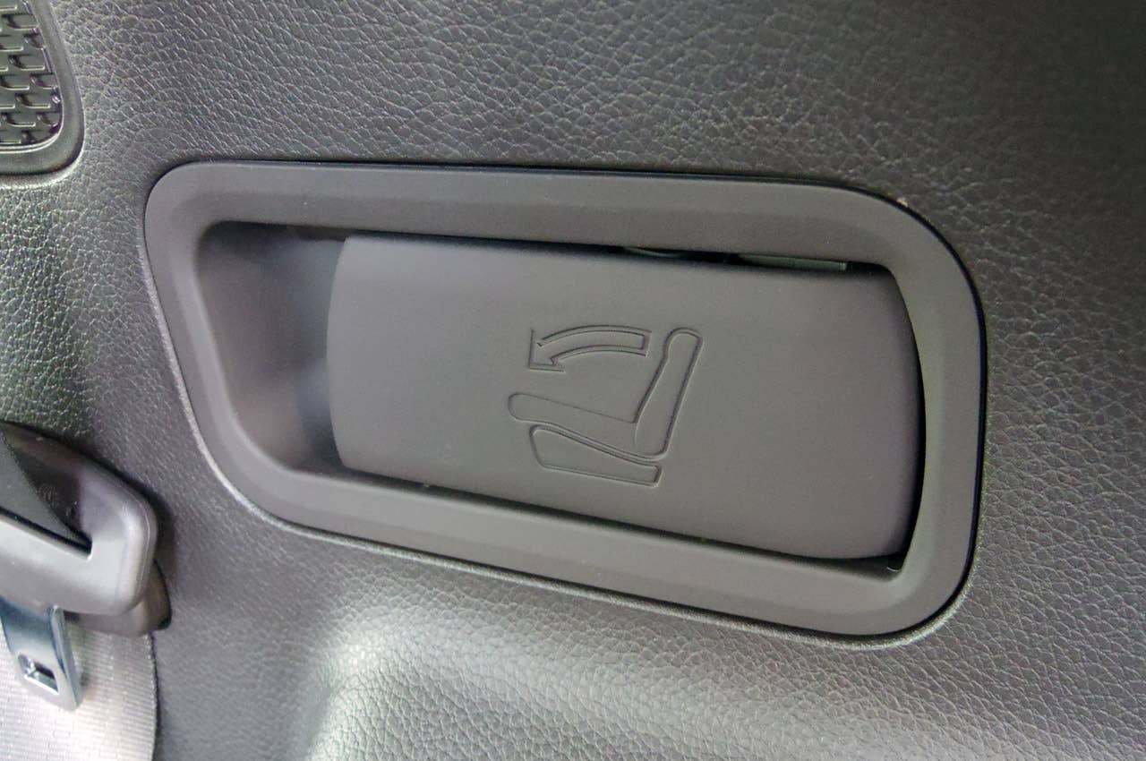 2013 Hyundai Sante Fe seat lever