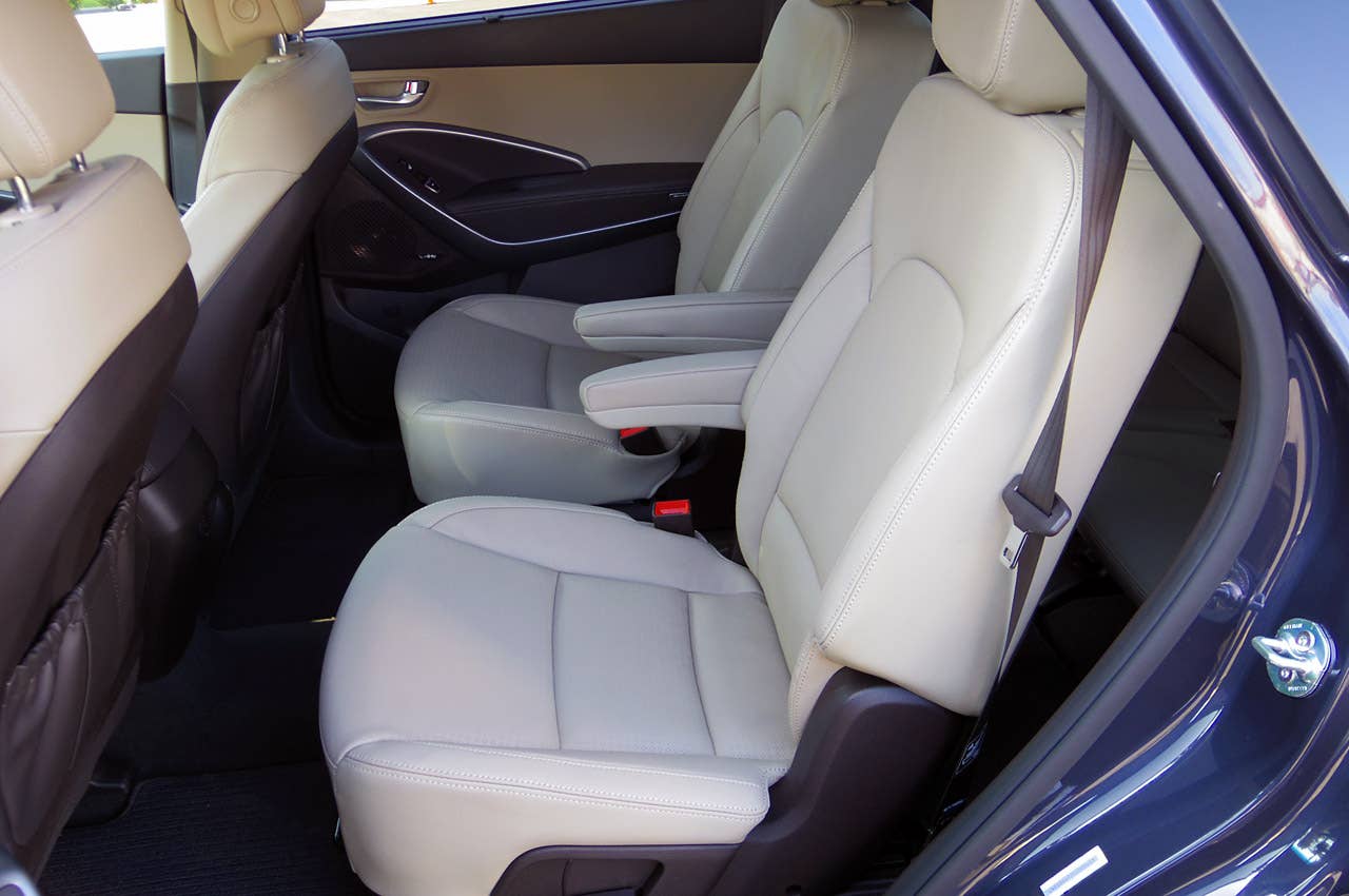 2013 Hyundai Sante Fe rear seats