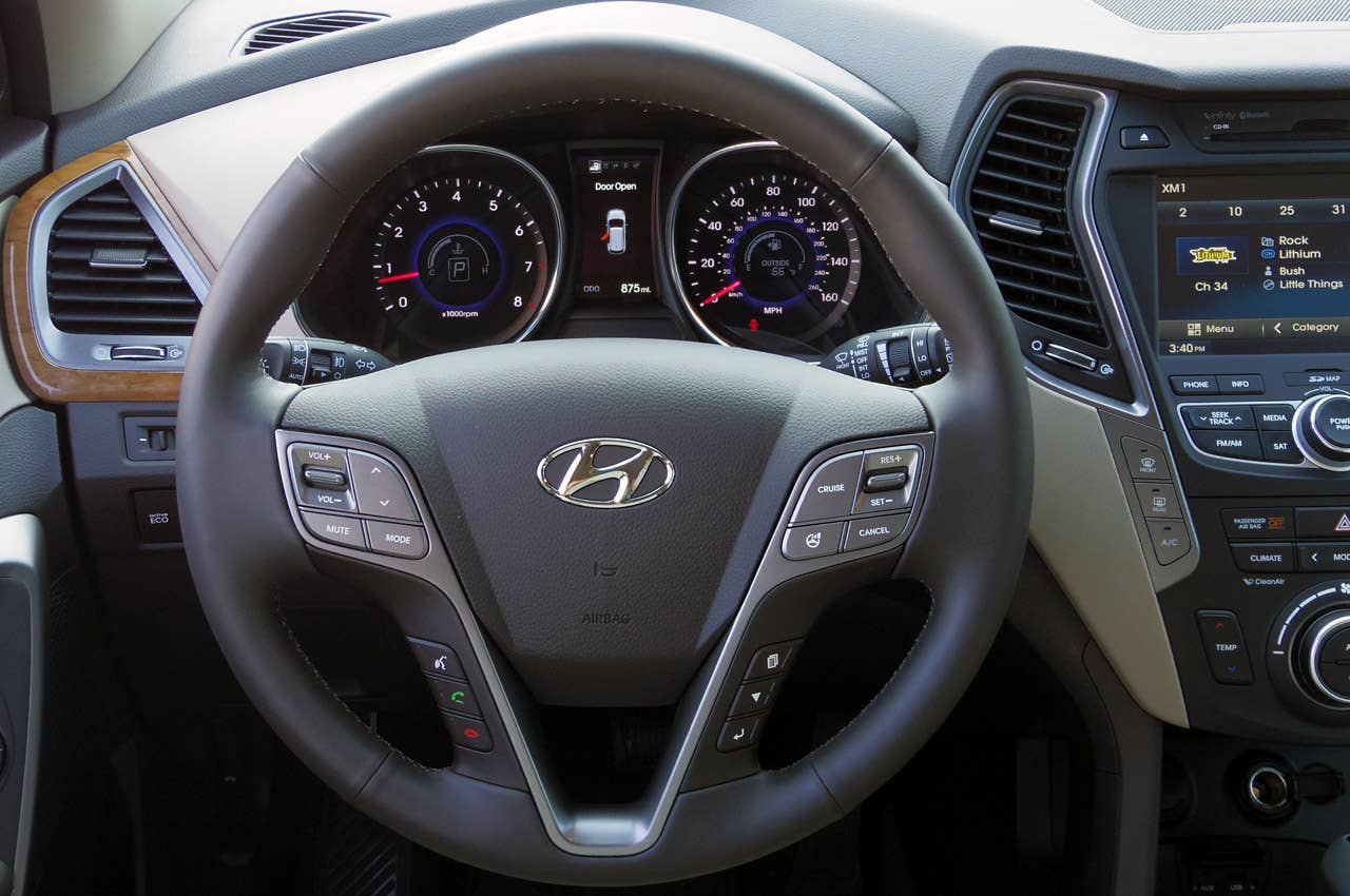 2013 Hyundai Sante Fe steering wheel