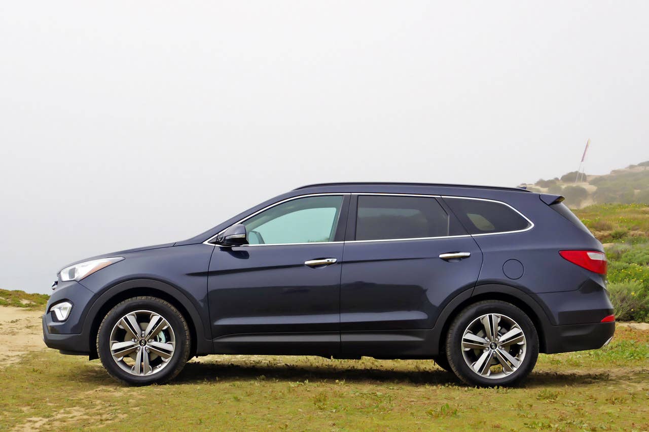 2013 Hyundai Sante Fe side view