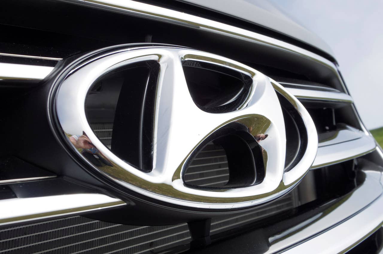 2013 Hyundai Sante Fe grille