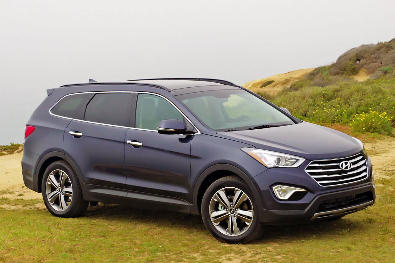 2013 Hyundai Sante Fe front 3/4 view