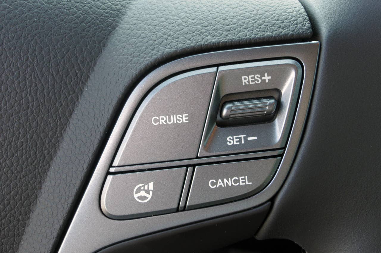 2013 Hyundai Sante Fe steering wheel controls